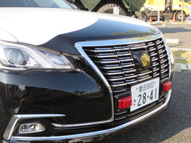 210 Crown Japan Polizen car